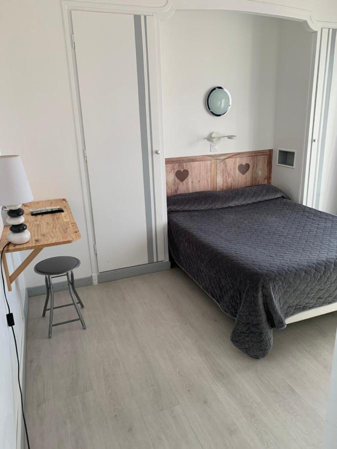 Hotel Le Canetois Экстерьер фото