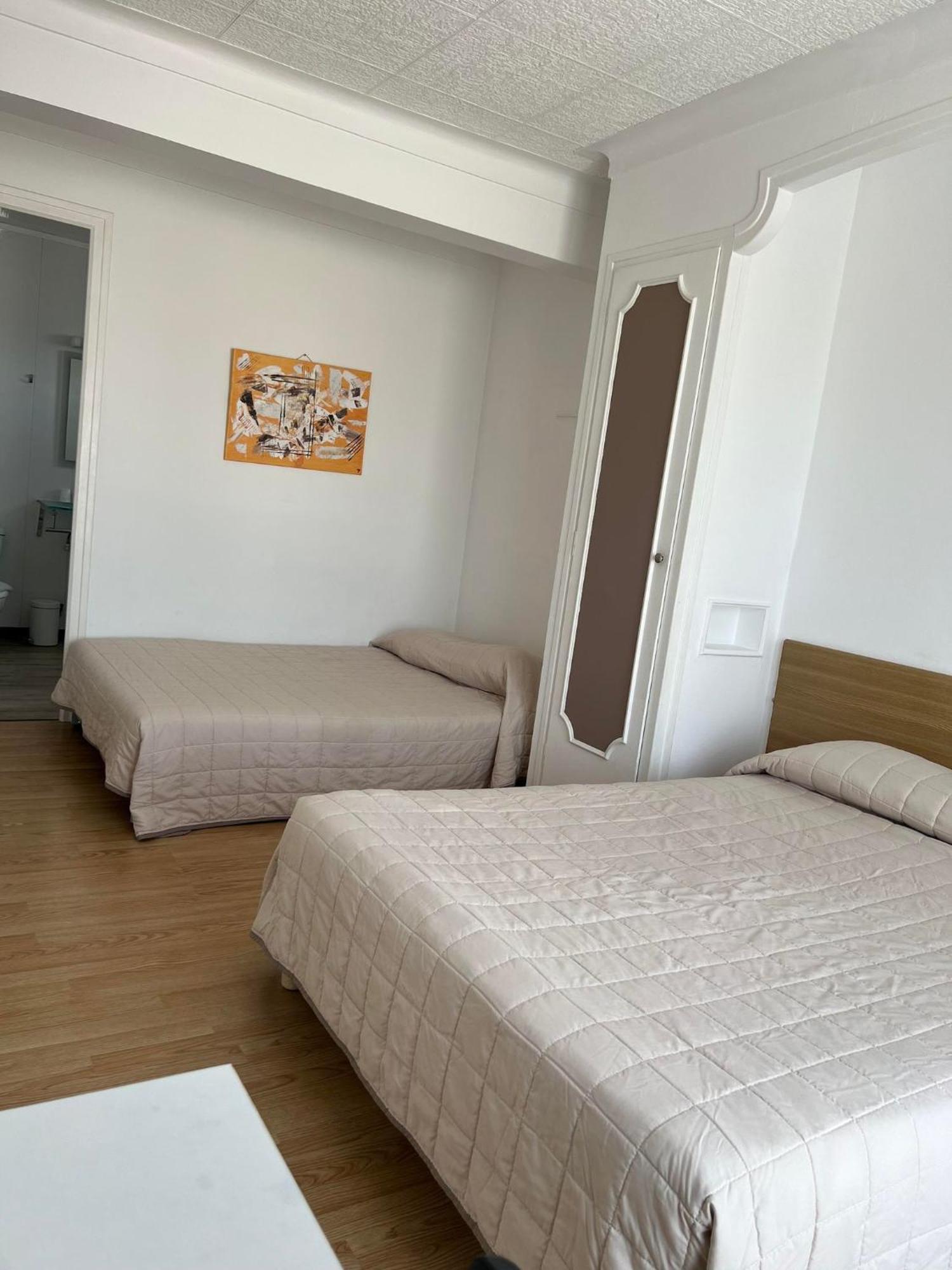 Hotel Le Canetois Экстерьер фото