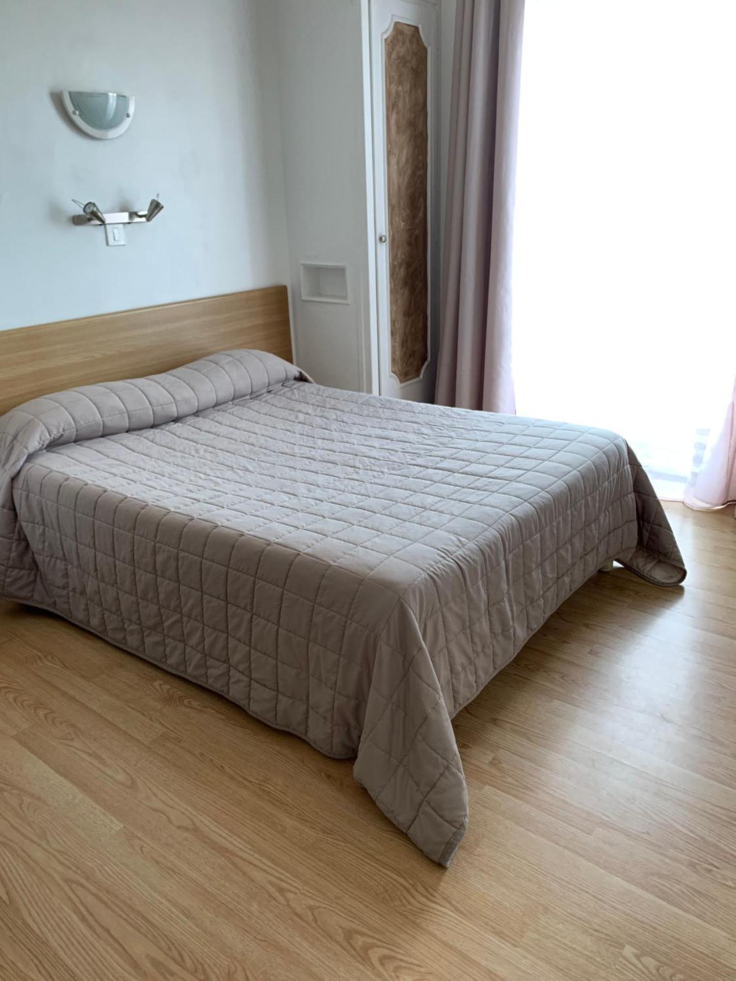 Hotel Le Canetois Экстерьер фото